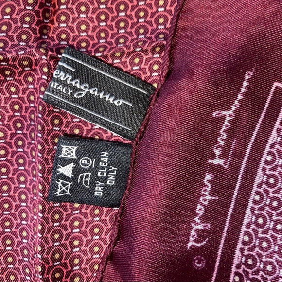 Salvatore Ferragamo pocket square - Picture 5 of 7